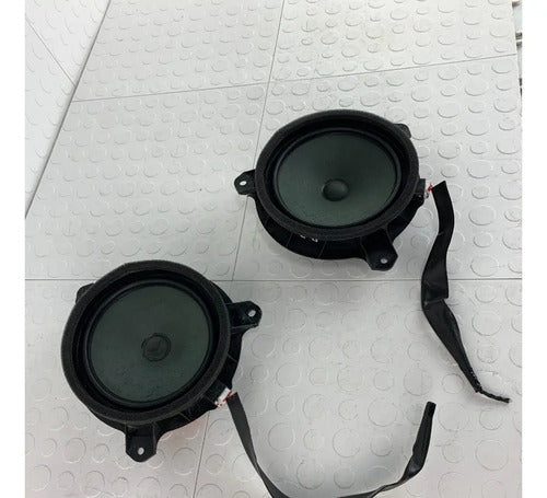 Par Bocinas Puerta Delantera Toyota Yaris Core 2017 Negro