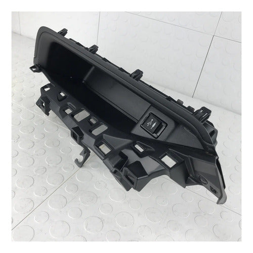Entrada Usb Aux Con Moldura Toyota Prius C 2018-2021