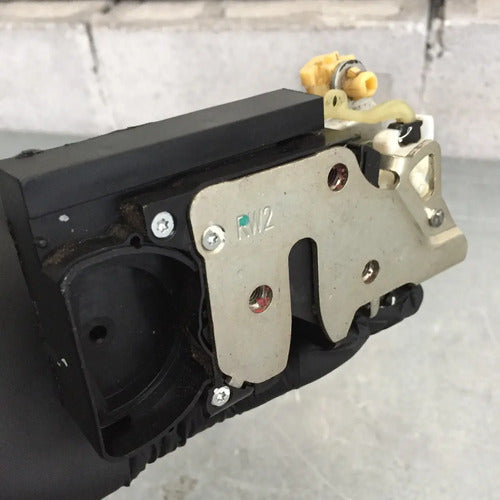 Chapa Cerradura Puerta Delantera Derecha Baic D20 2017-2020