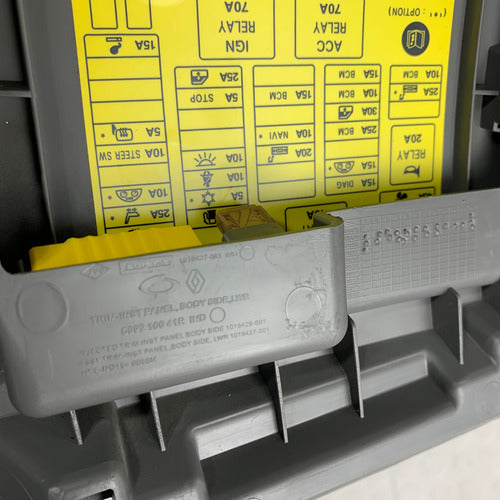 Moldura Inferior Tapa Fusibles Renault Fluence 2011-2017