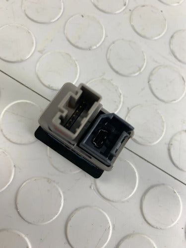 Interruptor Usb Y Auxiliar Nissan Murano Z52 2015-2021 Negro