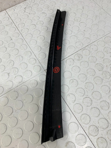 Moldura De Aleta Izquierda Ford Ikon Hb 2012-2015 Negro