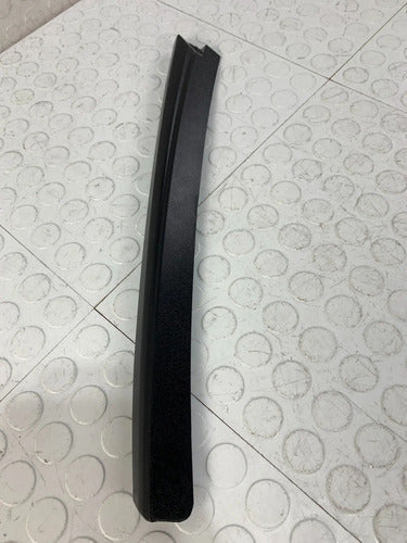 Moldura De Aleta Izquierda Ford Ikon Hb 2012-2015 Negro