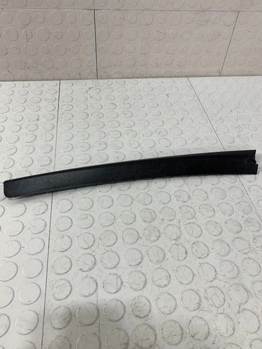 Moldura De Aleta Izquierda Ford Ikon Hb 2012-2015 Negro