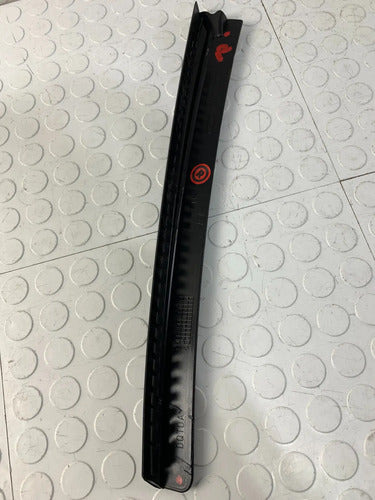 Moldura De Aleta Derecha Ford Ikon Hb 2012-2015 Negro