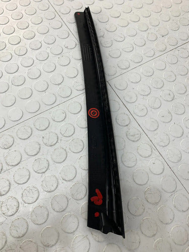 Moldura De Aleta Derecha Ford Ikon Hb 2012-2015 Negro