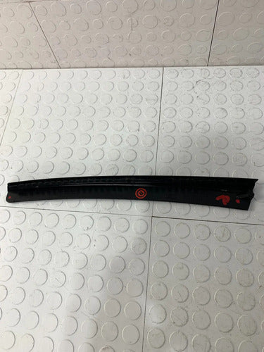Moldura De Aleta Derecha Ford Ikon Hb 2012-2015 Negro