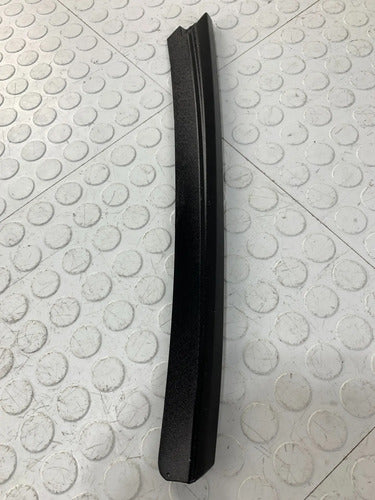 Moldura De Aleta Derecha Ford Ikon Hb 2012-2015 Negro