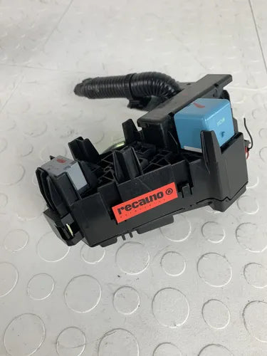Caja Porta Fusibles Interior Toyota Hilux Sr 2021 2.7 Std