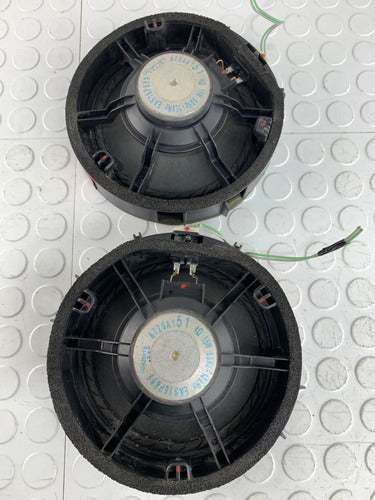 Par De Bocinas Traseras Mitsubishi L200 2020-2024 Negro