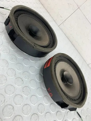 Par De Bocinas Traseras Mitsubishi L200 2020-2024 Negro