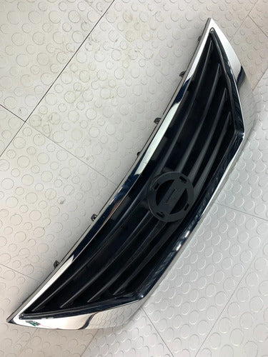 Parrilla Taiwan Nissan Versa 2015-2019 Negro