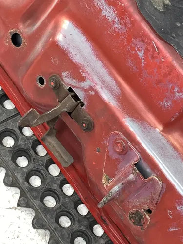 Cofre (detalle) Chevrolet Camaro 1993-1997 3.4