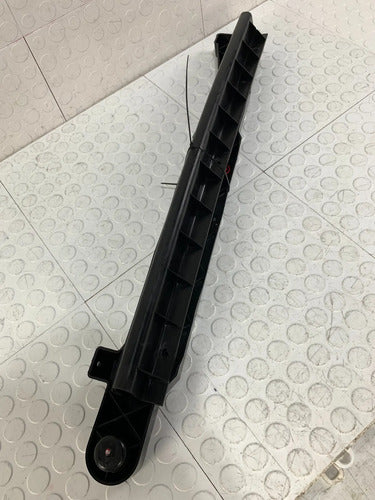 Guias De Facia Trasera Ford Ikon Hb 2012-2015