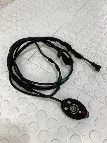Base De Antena Con Cable Ford Ikon Hb 2012-2015 Negro
