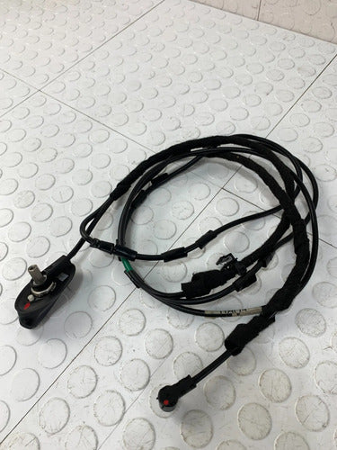 Base De Antena Con Cable Ford Ikon Hb 2012-2015 Negro