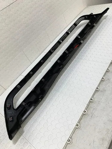 Moldura Facia Trasera Fiat Mobi 2017-2024 Negro