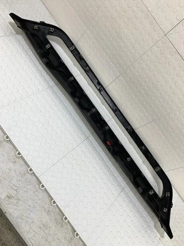 Moldura Facia Trasera Fiat Mobi 2017-2024 Negro