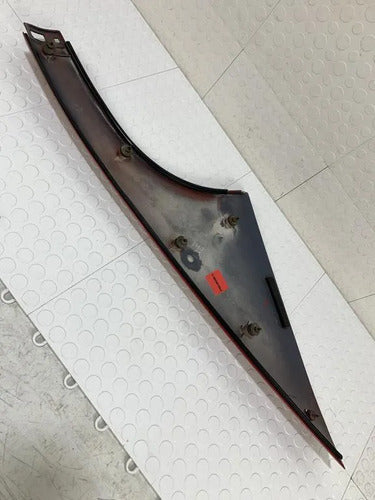 Moldura Poste Trasero Izquierdo Ford Mustang Gt 1999-2004 Rojo