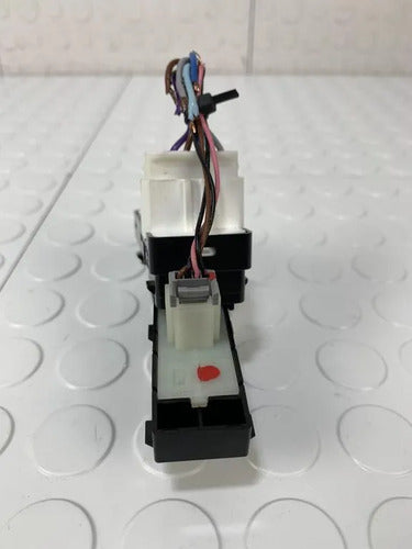 Boton Elevador Delantero Derecho Toyota Yaris-r 2016-2020