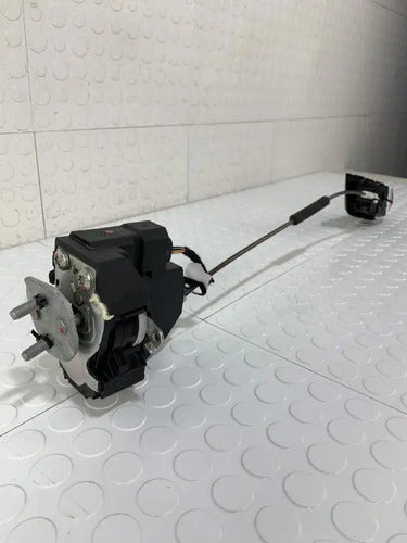 Chapa Cerradura Derecha Ram 700 2021-2025 2p