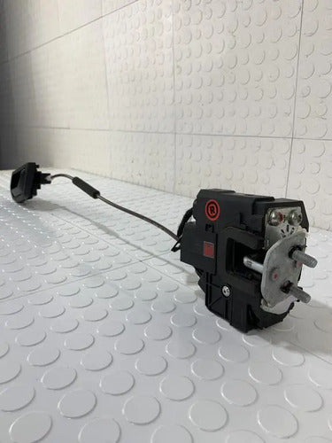Chapa Cerradura Derecha Ram 700 2021-2025 2p