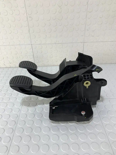 Pedales Clutch Freno Ram 700 2021-2025 2p
