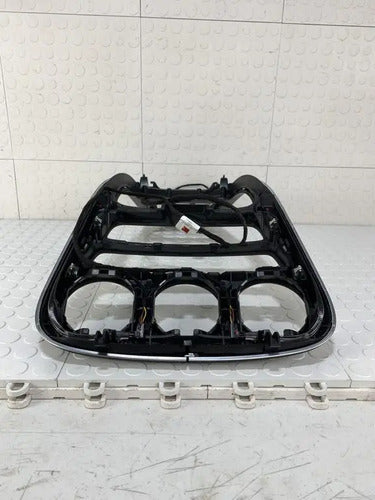 Moldura Central Frente Estéreo Mercedes Benz Glc 2021 X253 Negro