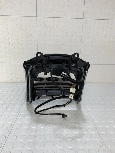 Moldura Central Frente Estéreo Mercedes Benz Glc 2021 X253 Negro