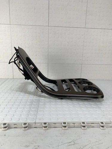 Moldura Central Frente Estéreo Mercedes Benz Glc 2021 X253 Negro