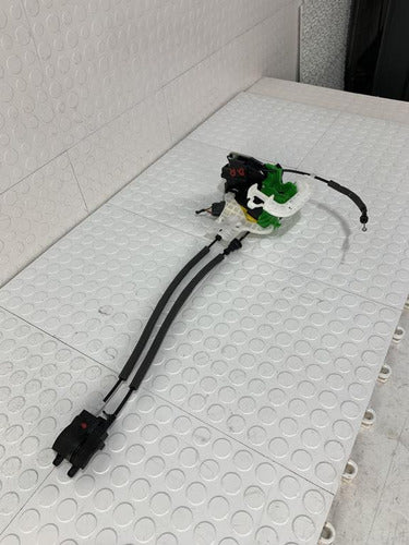 Chapa Cerradura Delantera Derecha Kia Sorento 2016-2020