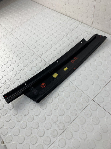 Moldura Poste Derecho Mercedes Benz E200 W212 2013-2016 Negro
