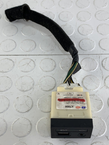 Entrada Puerto Usb Aux Kia Forte 2014-2016 Negro