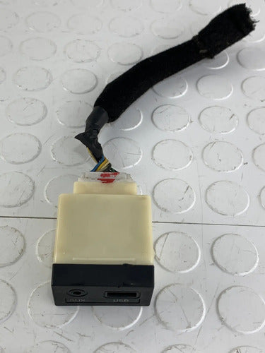 Entrada Puerto Usb Aux Kia Forte 2014-2016 Negro