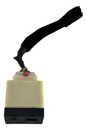 Entrada Puerto Usb Aux Kia Forte 2014-2016 Negro