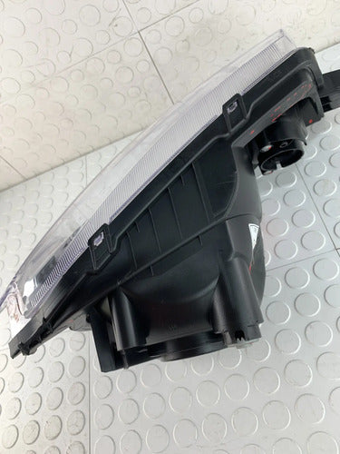 Faro Izquierdo Tyc (detalle) Renault Kwid 2019-2024