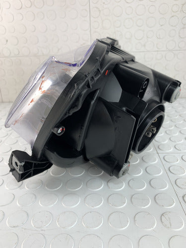 Faro Izquierdo Tyc (detalle) Renault Kwid 2019-2024