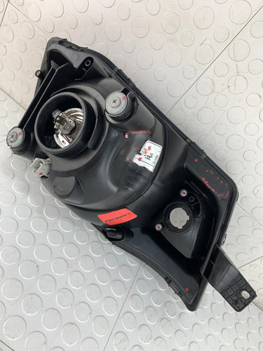 Faro Izquierdo Tyc (detalle) Renault Kwid 2019-2024