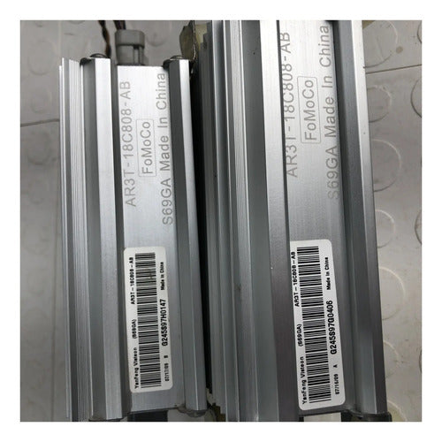 Par Amplificadores Estéreo Audio Ford Mustang 2010 V6 4.0 Gris 12 W