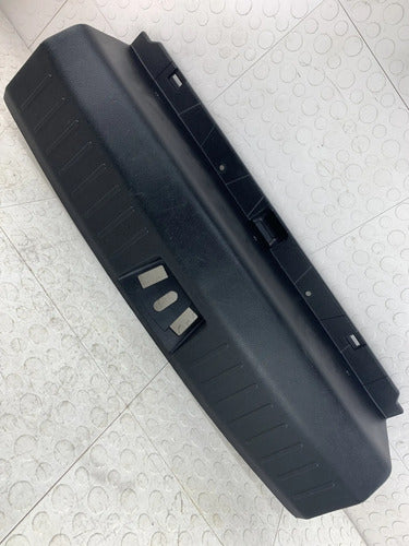 Moldura Interior Cajuela Chapa Jac Sei3 2018-2021 Negro