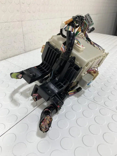 Caja Fusibles Interior Toyota Yaris Sedan 2007-2016