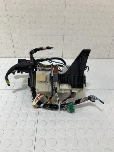 Caja Fusibles Interior Toyota Yaris Sedan 2007-2016