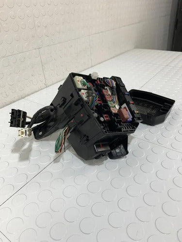 Caja Fusibles Motor Toyota Yaris Sedan 2007-2016