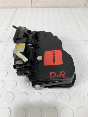 Chapa Cerradura Delantera Derecha Bmw F30 2013 328ia