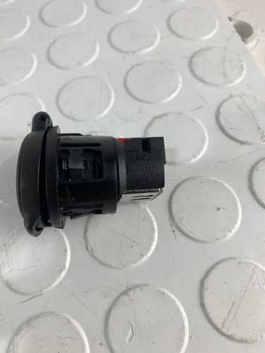 Interruptor Entrada Usb Y Auxiliar Peugeot 301 2013-2016 Gas