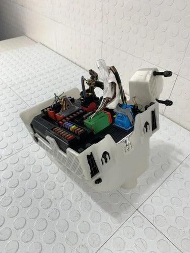 Caja De Fusibles De Interior Peugeot 301 2014 Std Gasolina