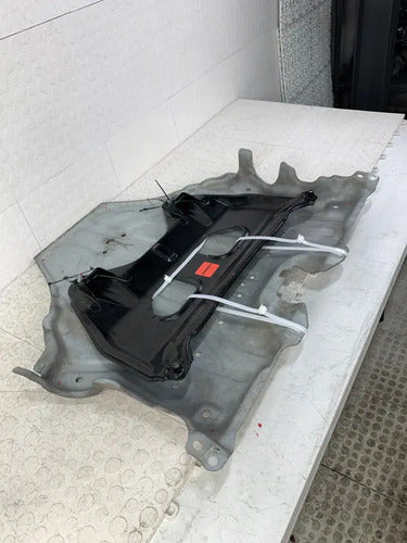 Tolva Inferior De Motor Mercedes Benz E200 W212 2013-2016