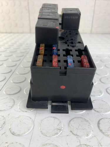 Caja De Fusbiles Motor Chevrolet Camaro 1993-1997 3.4