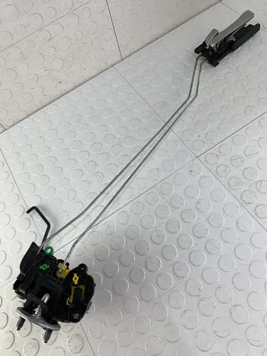 Chapa Cerradura Trasera Izquierda Dodge Attitude 2012-2014