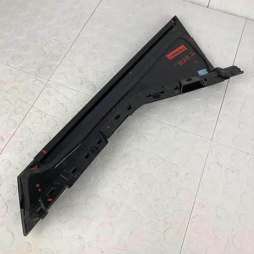 Moldura Poste Trasero Derecho Ford Edge 2015-2018 (detalle)
